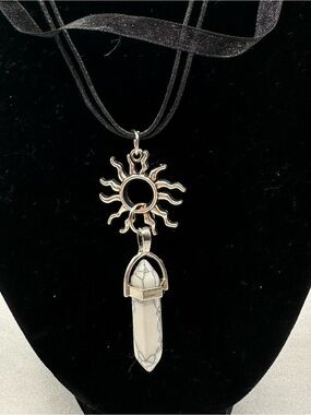 Howlite and sun necklace